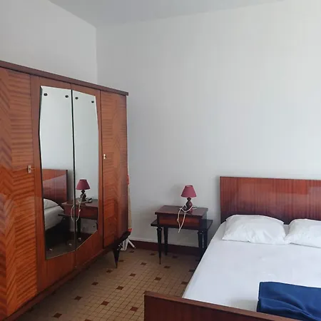 Les Lilas סן ז'אן דה מון