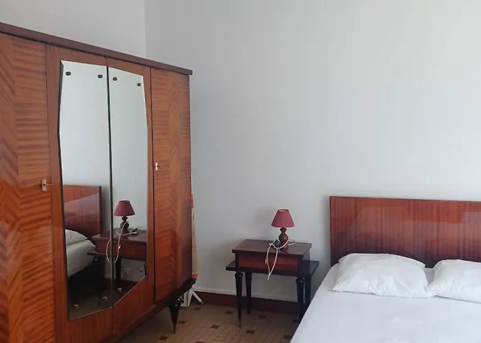 Les Lilas סן ז'אן דה מון